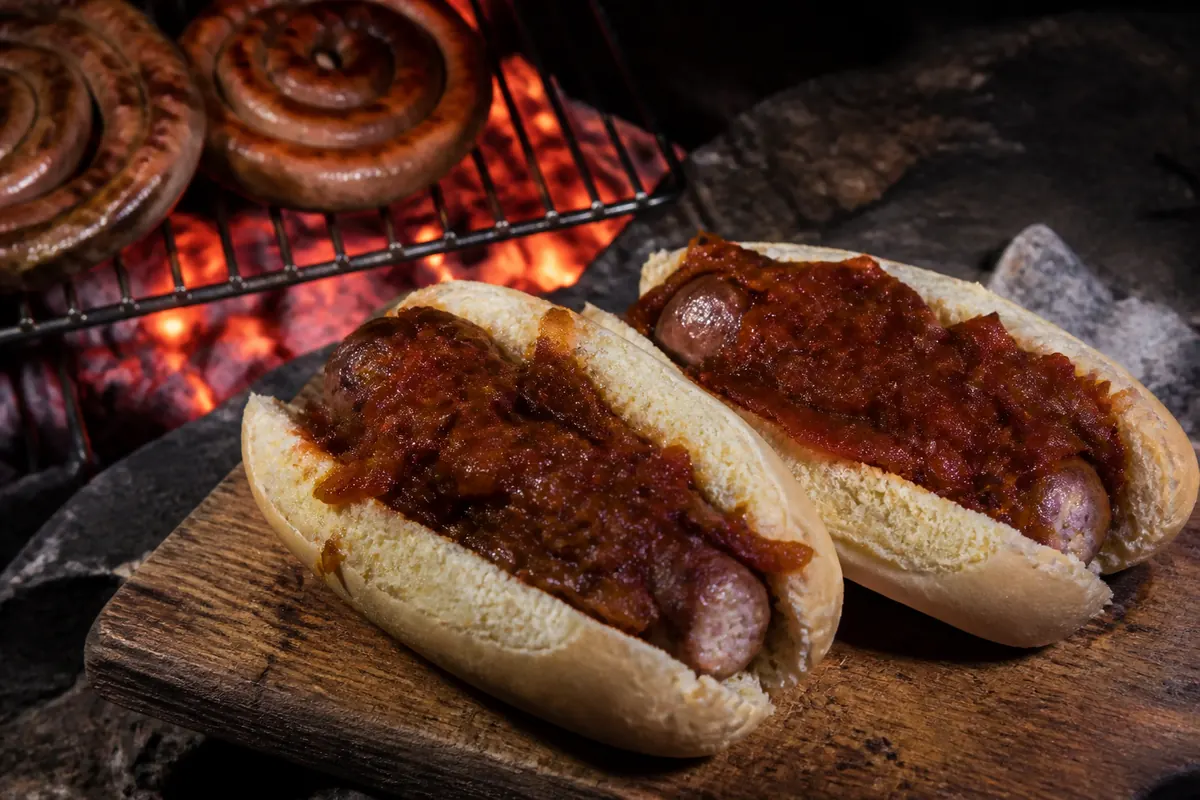Boerewors rolls under tomato smoor, wors still on the grid