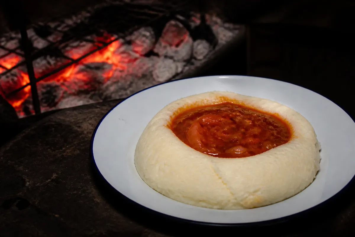 Stywe pap with tomato-and-onion sous